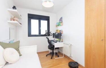 PISO DE 3 HABITACIONES 2 BAÑOS, 2 PLAZAS DE GARAJE Y TRASTERO EN LA MEJOR URBANIZACION DE MOSTOLES