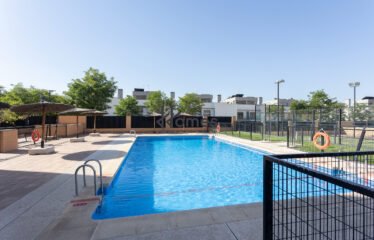PISO DE 3 HABITACIONES 2 BAÑOS, 2 PLAZAS DE GARAJE Y TRASTERO EN LA MEJOR URBANIZACION DE MOSTOLES