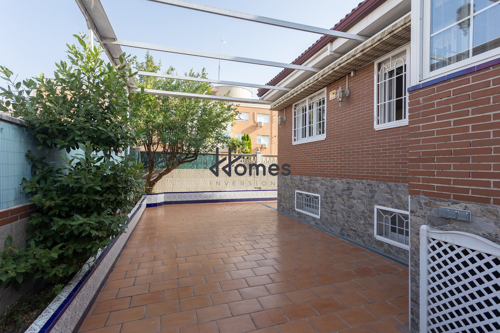CHALÉ DE ESQUINA 5 HABITACIONES 4 BAÑOS EN ALCORCÓN